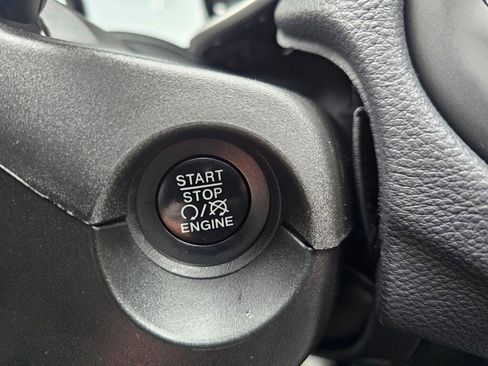 Used 2017 Jeep Compass Latitude w/ Popular Equipment Group AWD/4WD image 36