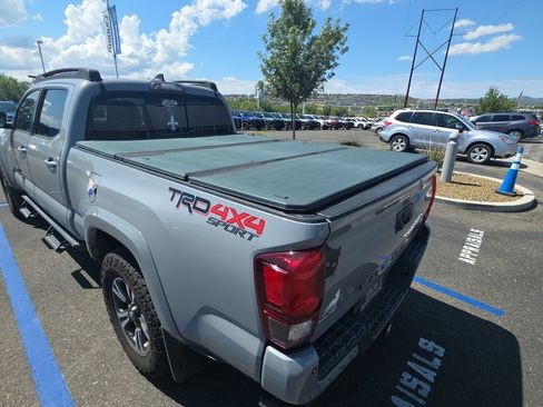 Used 2019 Toyota Tacoma TRD Sport w/ TRD Premium Sport Package AWD/4WD image 7