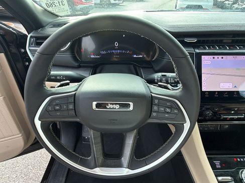 Used 2025 Jeep Grand Cherokee L Limited AWD/4WD image 28
