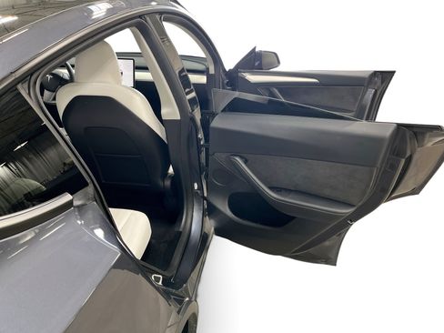 Certified 2023 Tesla Model Y Long Range AWD/4WD image 12