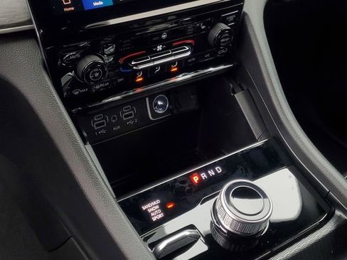 New 2025 Jeep Grand Cherokee Limited image 13