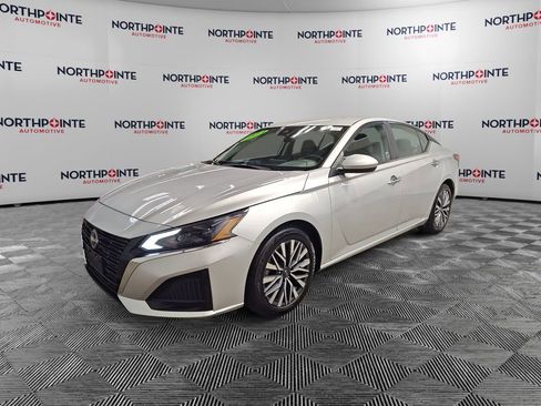 Used 2023 Nissan Altima 2.5 SV image 2