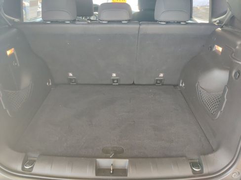 Used 2017 Jeep Renegade Latitude w/ Cold Weather Group image 13