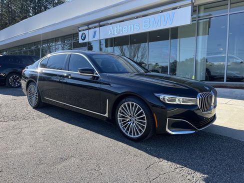 Used 2021 BMW 740i w/ Premium Package image 2