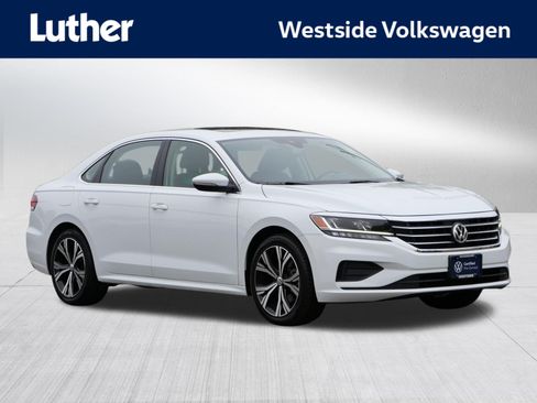 Used 2021 Volkswagen Passat 2.0T SE FWD image 1