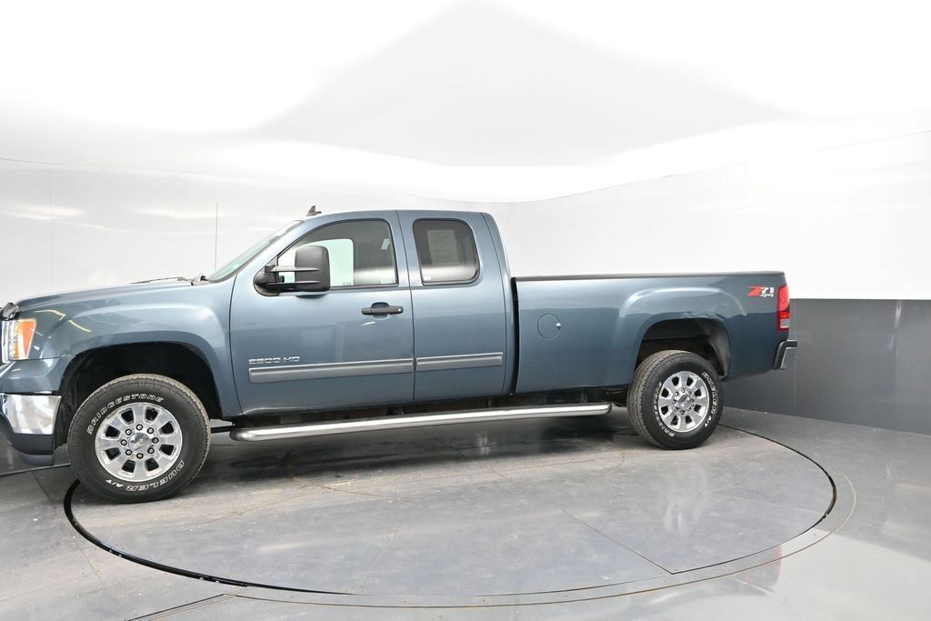 Used 2011 GMC Sierra 2500 SLE w/ Convenience Package AWD/4WD image 4