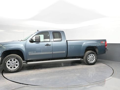 Used 2011 GMC Sierra 2500 SLE w/ Convenience Package AWD/4WD image 4