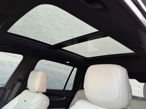 Used 2023 Cadillac XT6 Sport w/ Technology Package image 13