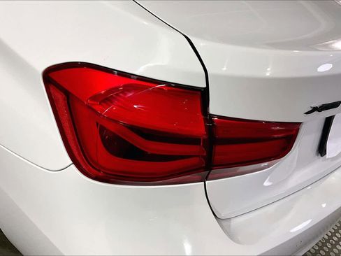 Used 2018 BMW 330i xDrive Sedan w/ M Sport Package image 27