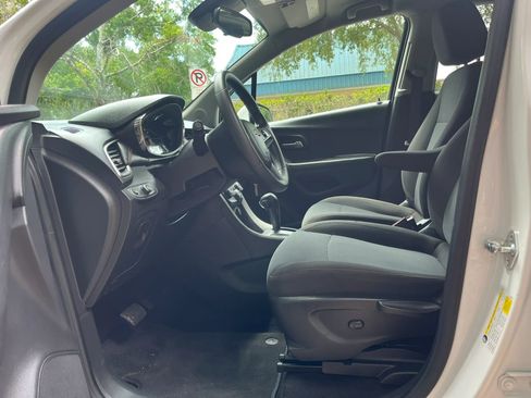 Used 2022 Chevrolet Trax LS w/ Tint and Cruise Package FWD image 12