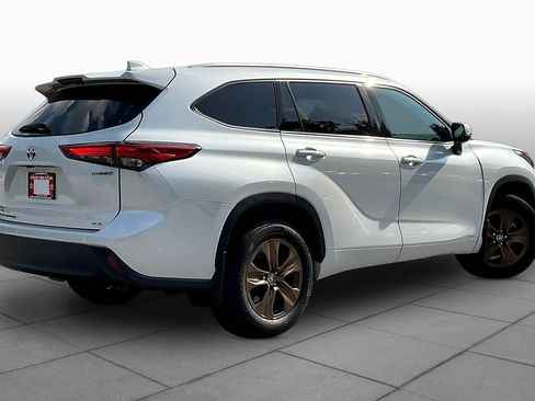 Used 2022 Toyota Highlander Bronze Edition AWD/4WD image 13