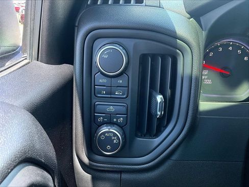 Used 2020 Chevrolet Silverado 1500 Custom w/ Custom Value Package AWD/4WD image 18