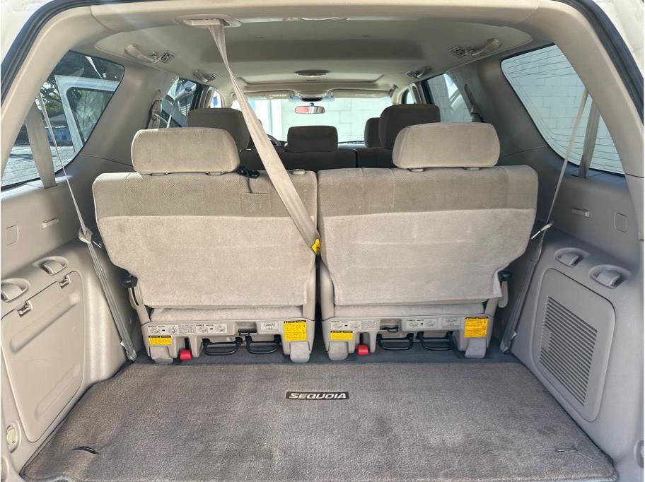 Used 2005 Toyota Sequoia SR5 RWD image 19