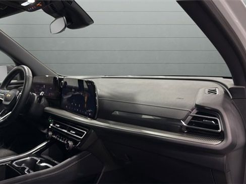 Used 2025 Chevrolet Traverse LT image 34