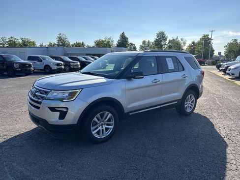 Used 2018 Ford Explorer XLT w/ Equipment Group 202A AWD/4WD image 7