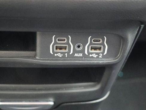 Used 2025 Chrysler Pacifica Select FWD image 23