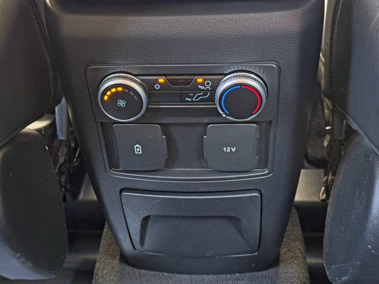 Used 2022 Ford Explorer XLT w/ Equipment Group 202A RWD image 34