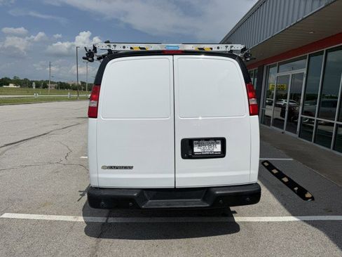 Used 2022 Chevrolet Express 2500 w/ Driver Convenience Package RWD image 11