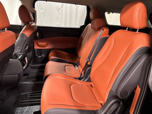 New 2026 Kia Carnival EX FWD image 5