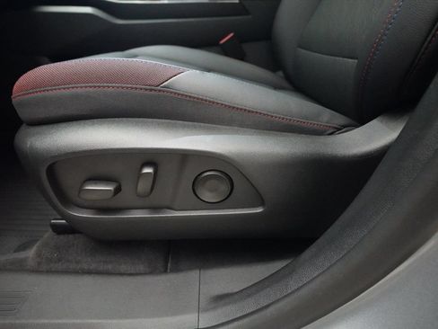 Used 2025 Chevrolet Equinox RS w/ Safety and Technology Package FWD image 29