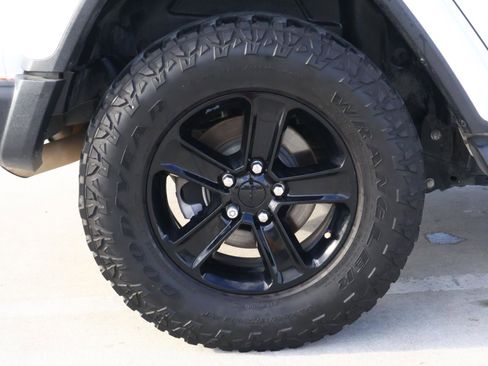 Used 2020 Jeep Wrangler Unlimited Sahara image 8