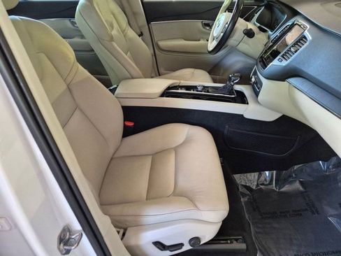 Used 2020 Volvo XC90 T6 Momentum AWD/4WD image 21