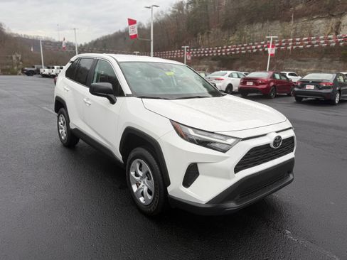 New 2025 Toyota RAV4 LE image 5