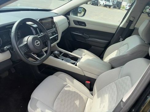 Used 2024 Nissan Pathfinder SV AWD/4WD image 16