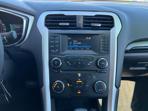 Used 2016 Ford Fusion SE image 19