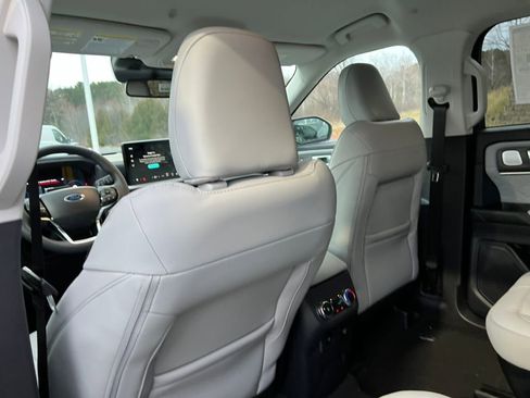 New 2026 Ford Explorer Platinum w/ LUX Leather Package image 32