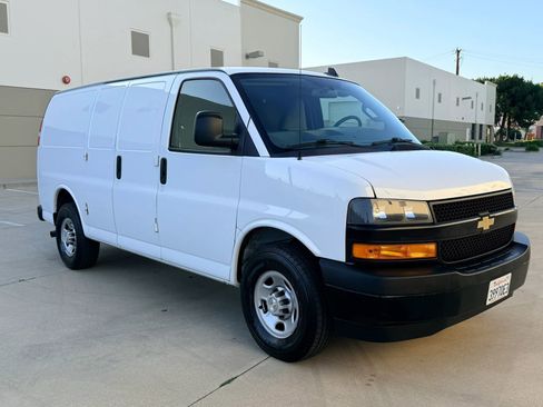 Used 2021 Chevrolet Express 2500 RWD image 3
