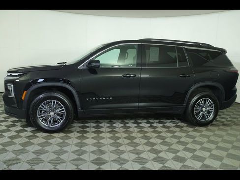 Used 2025 Chevrolet Traverse LT AWD/4WD image 17