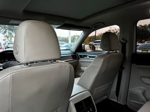 Used 2022 Volkswagen Atlas SE w/ Panoramic Sunroof Package image 18