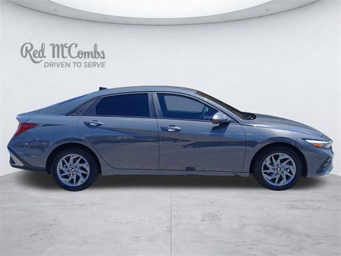 Used 2025 Hyundai Elantra Hybrid FWD image 9