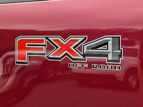 Certified 2025 Ford F250 Platinum w/ FX4 Off-Road Package AWD/4WD image 33