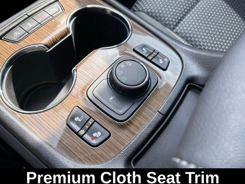 Certified 2023 GMC Acadia SLE w/ Driver Convenience Package image 31