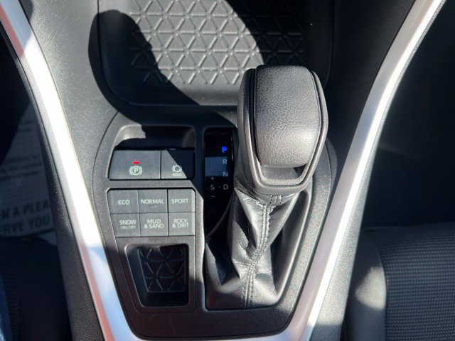 Used 2021 Toyota RAV4 LE AWD/4WD image 19