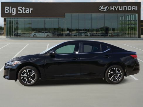 Used 2025 Nissan Sentra SV image 2