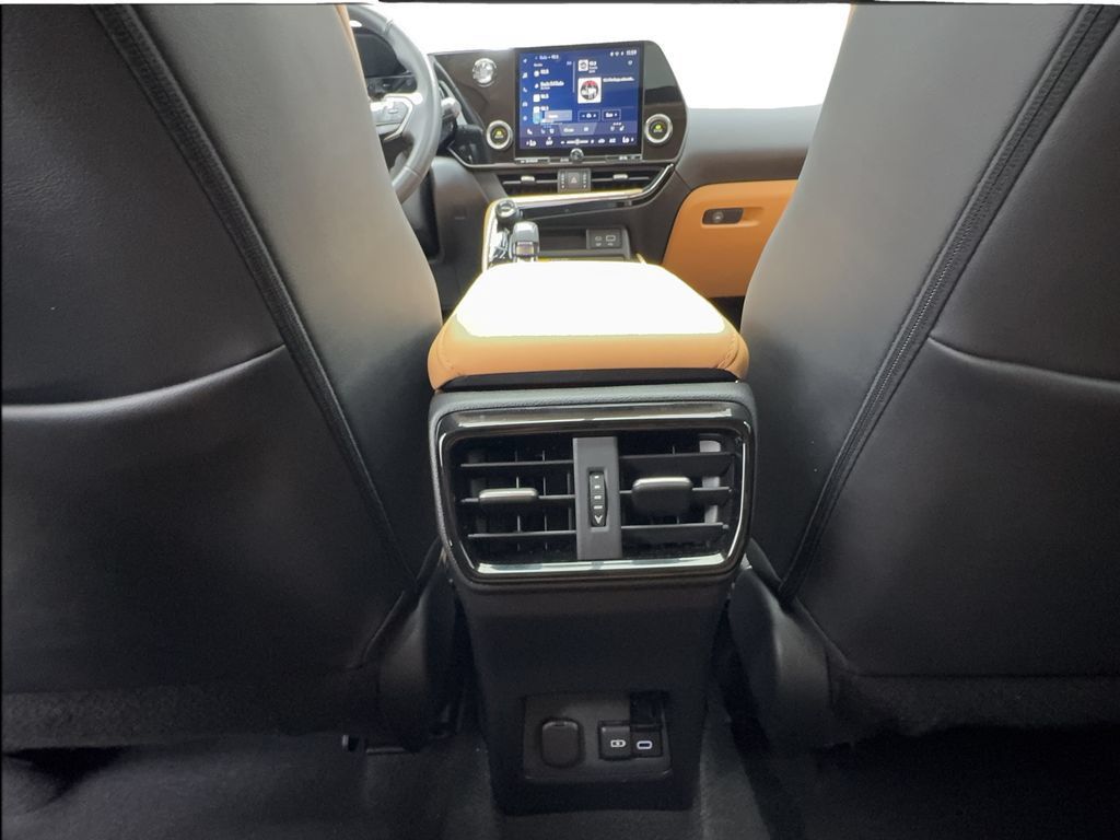 Used 2025 Lexus NX 250 FWD w/ Towing Package (2000 Lbs) image 42