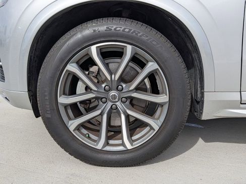 Used 2019 Volvo XC90 T5 Momentum w/ Protection Package Premier image 9