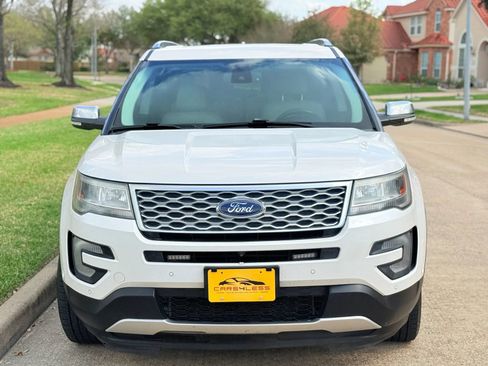 Used 2017 Ford Explorer Platinum AWD/4WD image 2