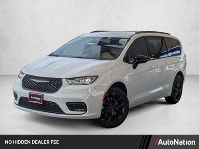 New 2026 Chrysler Pacifica Select w/ S Appearance Package