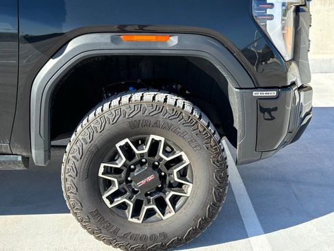 Used 2026 GMC Sierra 2500 AT4X image 9