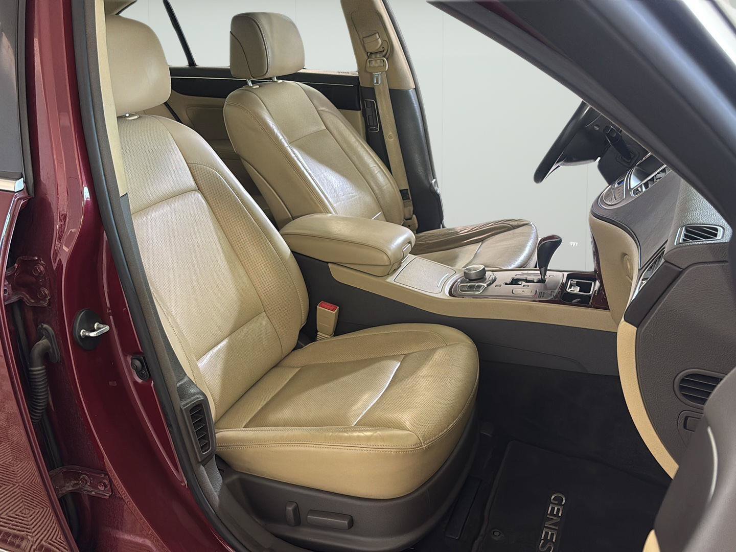 Used 2012 Hyundai Genesis 4.6 RWD image 20