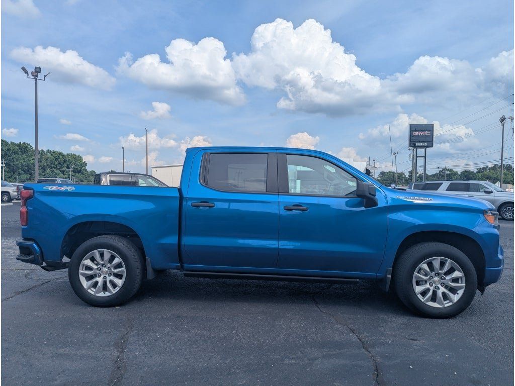 Used 2023 Chevrolet Silverado 1500 Custom AWD/4WD image 2