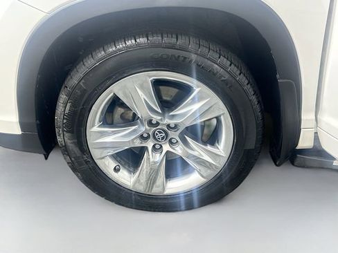 Used 2019 Toyota Highlander Limited FWD image 31