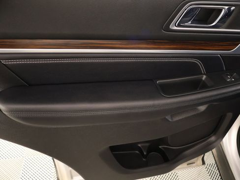 Used 2017 Ford Explorer Limited w/ Equipment Group 301A FWD image 19