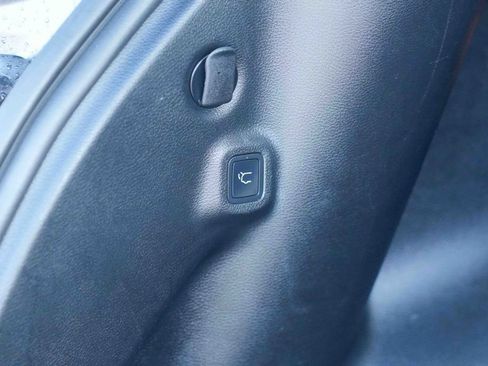 Used 2018 Jeep Compass Limited w/ Navigation Group AWD/4WD image 13