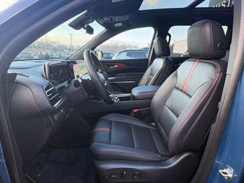 Used 2024 Chevrolet Traverse RS image 18