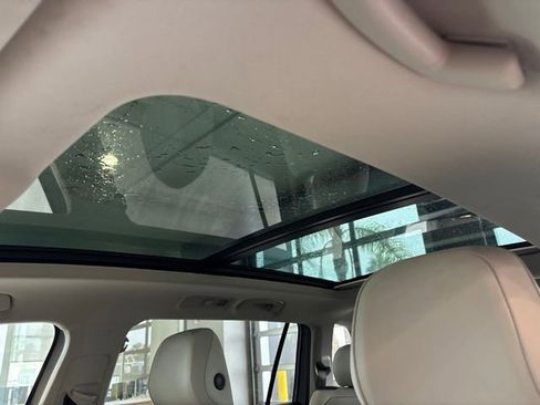 Used 2019 Volkswagen Tiguan SEL image 11